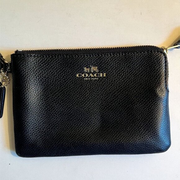 COACH Black Pebbled Leather Corner Zip Wristlet Soho New York Minimalist Luxury - Picture 2 of 9